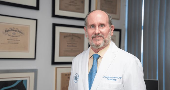 “He tenido la fortuna de ver los hijos de las personas que atendí cuando eran niños”, Dr. Vallecillo
