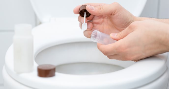 Revisar las heces fecales podría ayudar a prevenir el cáncer de colon