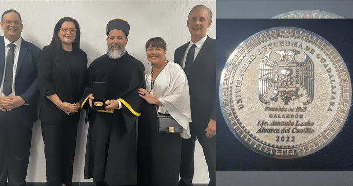 Reconocen con mayor galardón al Dr. Jorge Martínez Trabal desde México 