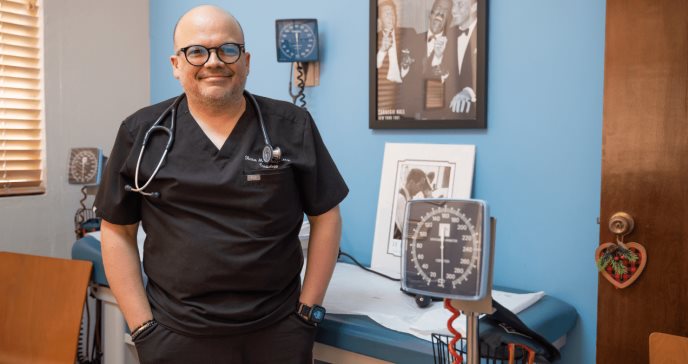 “No cambiaría el seguir siendo cardiólogo y dar mis servicios en la isla donde nací: Dr. Héctor Santiago