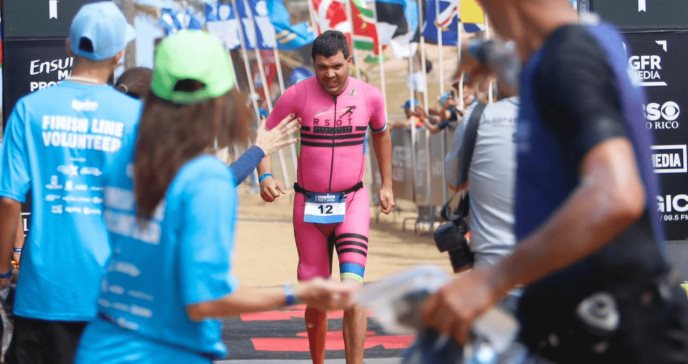 ¡Histórico! Primer atleta boricua con discapacidad intelectual completó todas las fases del Ironman 70.3