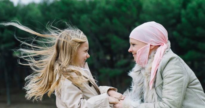 Pautas para informar a un niño sobre el cáncer en un familiar