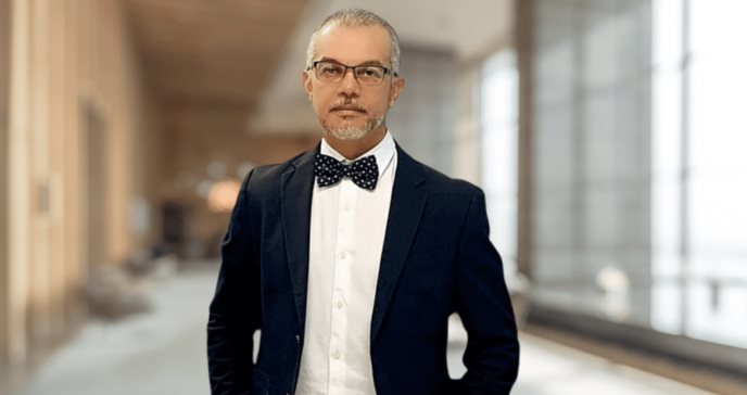 Rector del Recinto de Ciencias Médicas publicó libros sobre inteligencia artificial