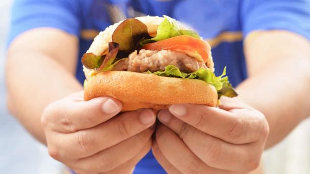 Consumo masivo de sodio en la niñez, aumenta riesgo cardiovascular en la adultez