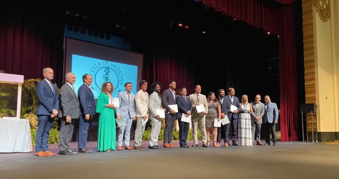Escuela de Medicina de la Universidad de Puerto Rico gradúa a 133 médicos residentes