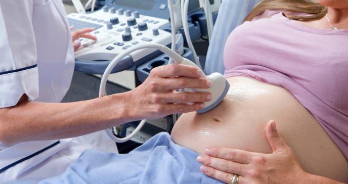 La importancia del cuidado postnatal para mujeres con enfermedad reumatoidea