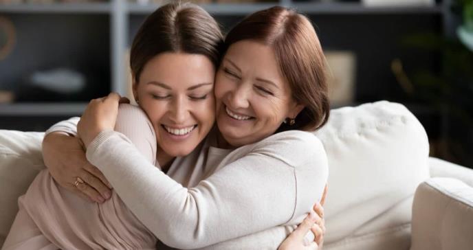 Los beneficios de los abrazos en la salud de la mujer