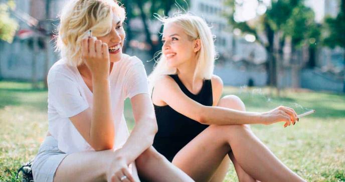 Dejar de fumar puede ser más difícil para las mujeres