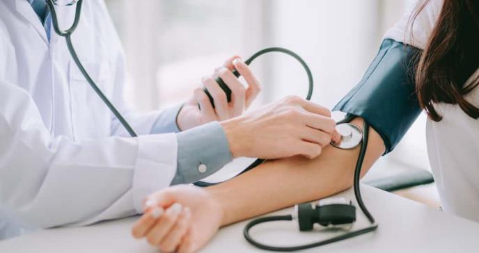 Hipertensión arterial mientras se está acostado está relacionada con el riesgo de enfermedad cardíaca
