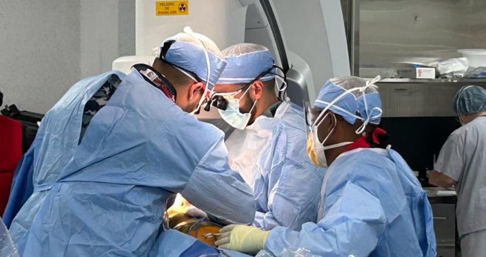 Logro en la medicina puertorriqueña con nueva terapia de Revascularización de la Arteria Transcarótida