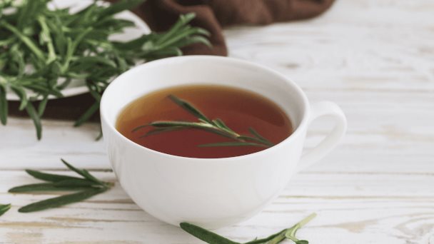 Potencial anticancerígeno: 3 complicaciones de la salud que puede combatir con té de romero