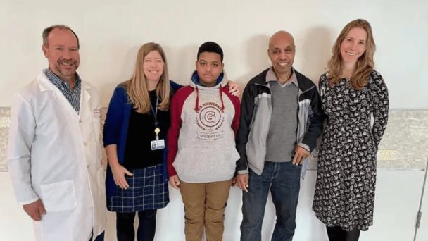Gracias al avance de la terapia genética, un niño de 11 años recupera la audición por primera vez Gracias al avance de la terapia genética, un niño de 11 años recupera la audición por primera vez