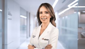 ¿Cuál es el procedimiento de atención y acción contra el cáncer de seno una vez hay sospechas?