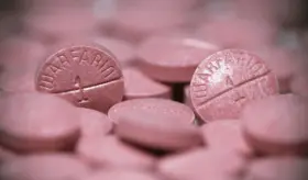 ¿Cómo actúa la warfarina para prevenir eventos tromboembólicos? 5 datos clave sobre este anticoagulante