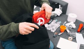 ¿Cómo preparar una mochila de emergencia? Guía para proteger tu salud y la de tu familia