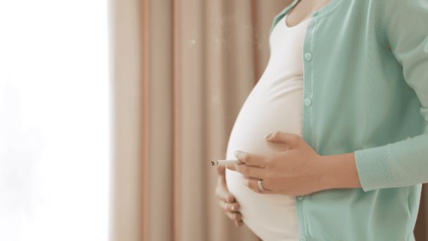 Fumar antes o durante el embarazo eleva riesgos neonatales:ingreso a UCI, sepsis y problemas neurológicos Fumar antes o durante el embarazo eleva riesgos neonatales:ingreso a UCI, sepsis y problemas neurológicos