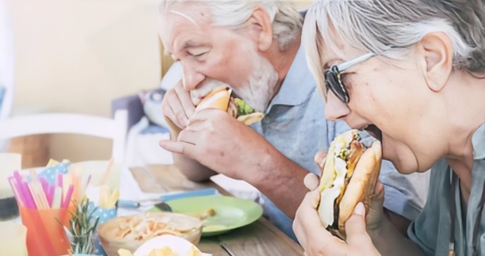 ¿Por qué sentimos antojos de comida alta en azúcares, sodio o grasas?