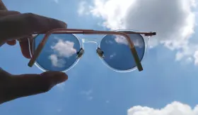 &iquest;Las gafas de sol tienen fecha de caducidad? Estos son los riesgos de no cambiarlas con regularidad