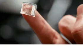 Así funciona el parche cutáneo de ultrasonido portátil para monitorear la presión arterial