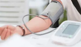 ¿Cómo usar correctamente el tensiómetro? Control de presión arterial en los excesos de las festividades