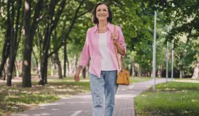 ¿Cuántos pasos necesita al día para combatir la depresión? Estudio revela cómo mejorar la salud mental