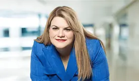 Gobernadora no permitirá que aseguradoras credencien a nuevos médicos