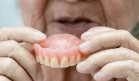 Caries, gingivitis y periodontitis: Cómo afecta el envejecimiento a la salud bucodental