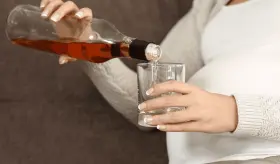 Espectro alcohólico fetal: El alcohol en el embarazo podría dañar gravemente el cerebro de los niños