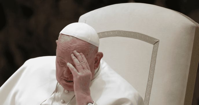 El papa Francisco presenta insuficiencia renal leve y sigue en estado crítico, según el Vaticano