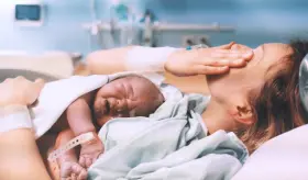 El altísimo costo de dar a luz en Estados Unidos: Una mujer revela una factura de más de 57,000 dólares