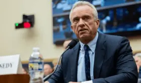 Brote de sarampión en EE.UU: Kennedy Jr., promueve vitamina A y aceite de hígado de bacalao para tratarlo