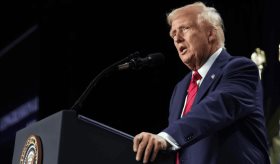 Trump recorta presupuesto de salud y ofrece separación voluntaria a 8.000 empleados federales