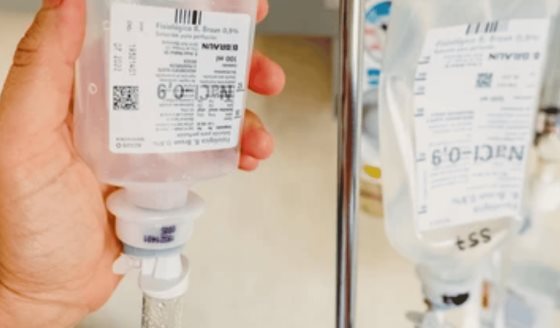 Crisis sanitaria por suero fisiológico contaminado deja al menos cuatro muertos y decenas de afectados
