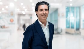 Temblores, lentitud motora, pérdida de olfato y trastornos del sueño: Posibles síntomas del párkinson 