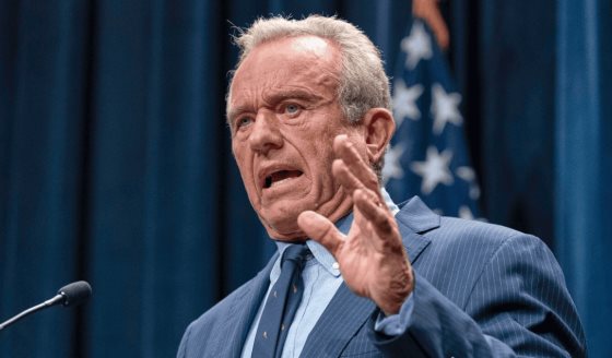 El Secretario de Salud de EEUU Kennedy Jr. desata polémica al llamar al autismo una "epidemia prevenible"