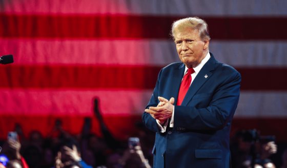 Trump firma orden ejecutiva para bajar el precio de los medicamentos en Estados Unidos