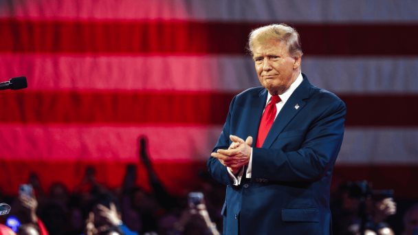 Trump firma orden ejecutiva para bajar el precio de los medicamentos en Estados Unidos