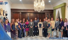 Entrega oficial de proclama para sensibilizar sobre EII en Puerto Rico