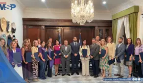 Entrega oficial de proclama para sensibilizar sobre EII en Puerto Rico