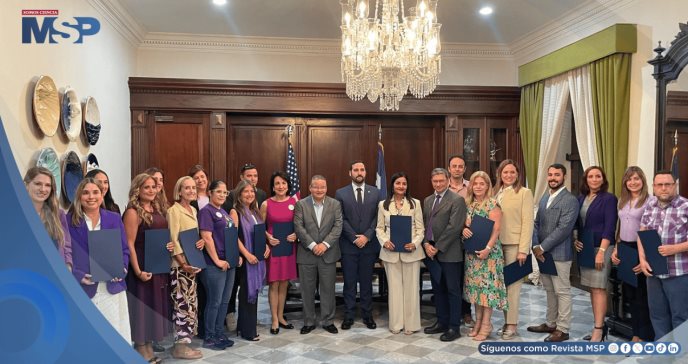Entrega oficial de proclama para sensibilizar sobre EII en Puerto Rico