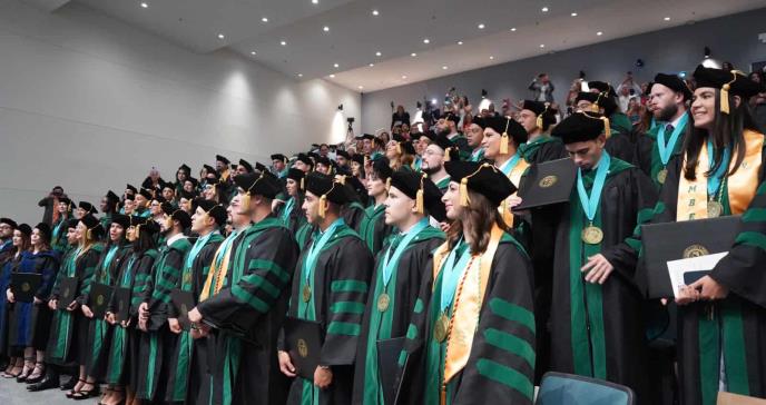 Ponce Health Sciences University gradúa la clase de Medicina más grande en su historia