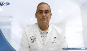 El 50 % los pacientes con urticaria crónica presenta autoanticuerpos contra el receptor de IgE