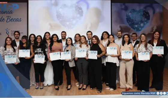 Fundación Triple-S y Fundación por el Futuro de la Salud otorgan $238,000 en becas a estudiantes de salud