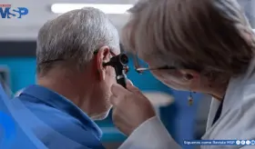 ¿Pérdida auditiva después de los 50 años? Podría ser presbiacusia: Síntomas, diagnóstico y cómo prevenirlo