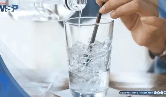 Agua muy fría durante las comidas: ¿Es recomendable para la digestión?