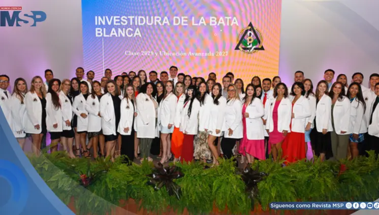 RCM oficializa ingreso de 60 estudiantes de Medicina Dental en ceremonia de investidura con bata blanca