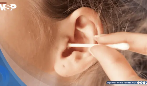 ¿Limpia sus oídos con hisopos? Por qué esto podría afectar sus oídos y cómo limpiarlos correctamente