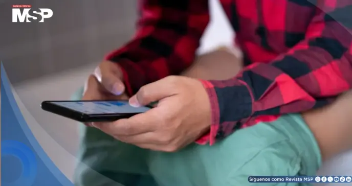 El celular en el baño: Un hábito que eleva hasta un 46% el riesgo de hemorroides