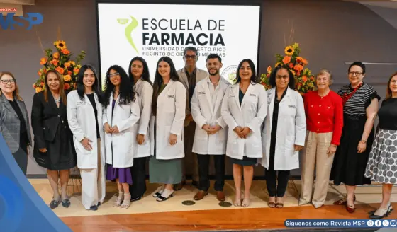 Siete estudiantes de doctorado en Farmacia del Recinto de Ciencias Médicas estrenan sus batas blancas