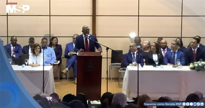 Luis Peña Núñez es proclamado nuevo presidente del Colegio Médico Dominicano Luis Peña Núñez es proclamado nuevo presidente del Colegio Médico Dominicano